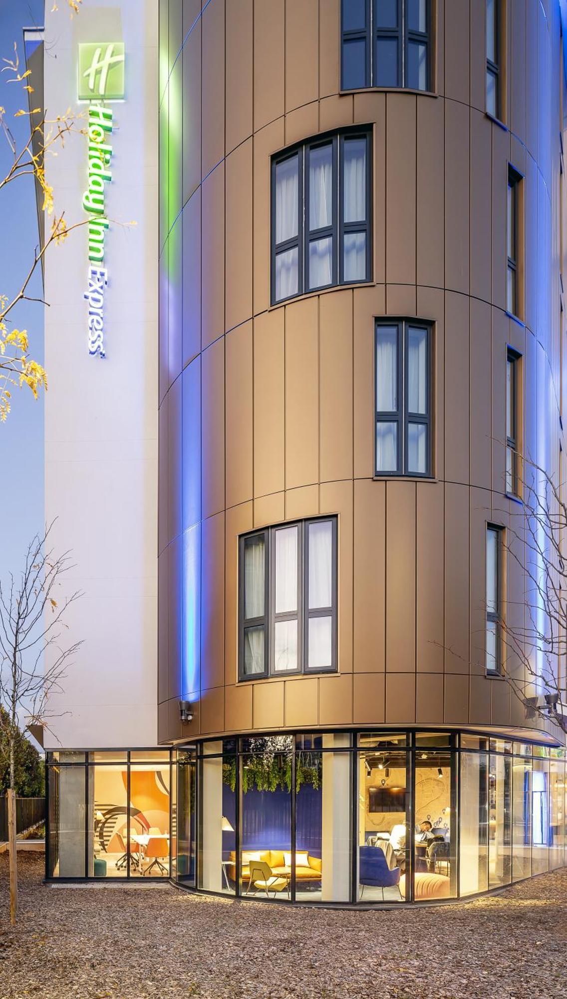 Holiday Inn Express Paris - Poissy By Ihg Eksteriør bilde