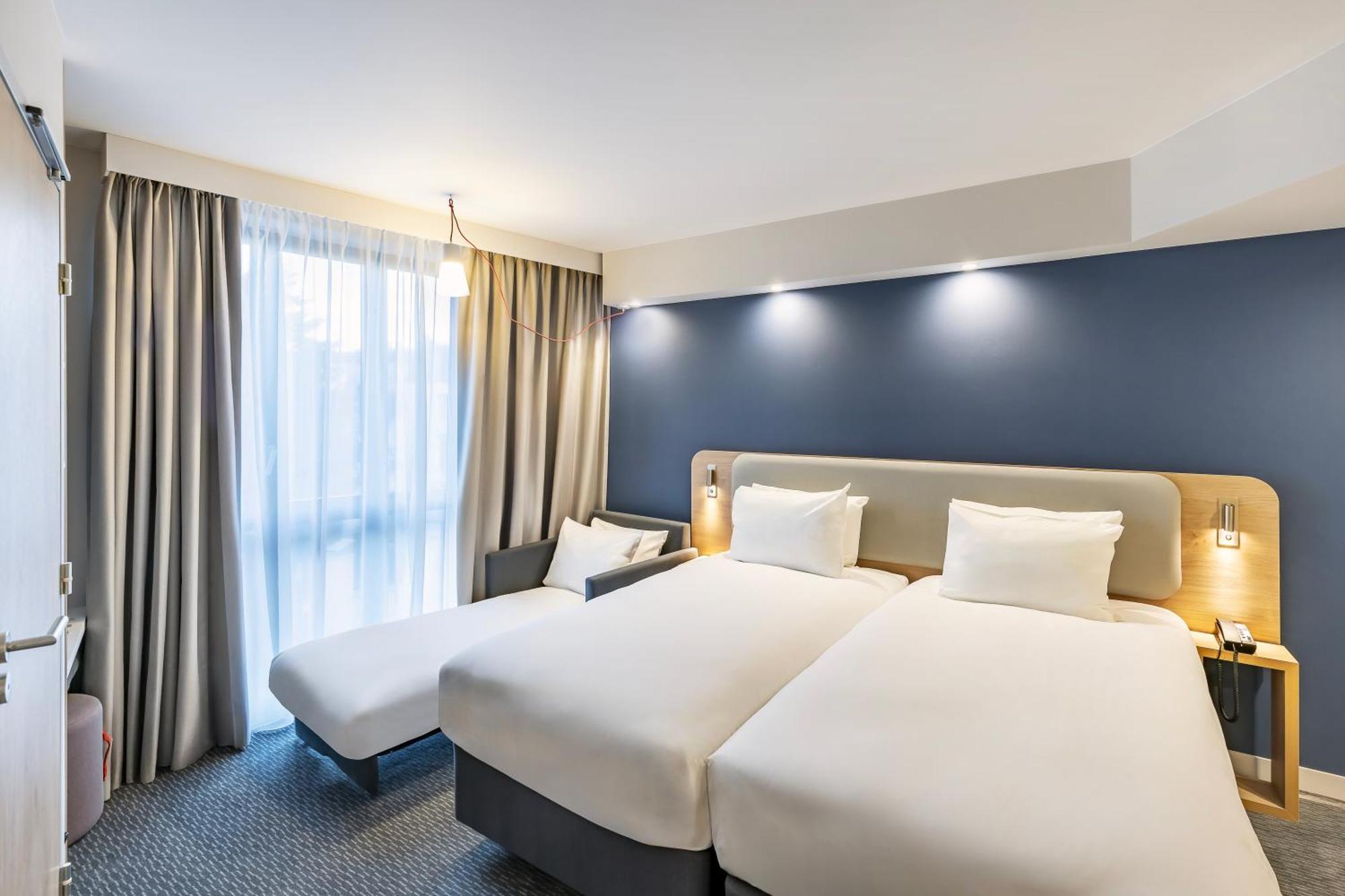 Holiday Inn Express Paris - Poissy By Ihg Eksteriør bilde