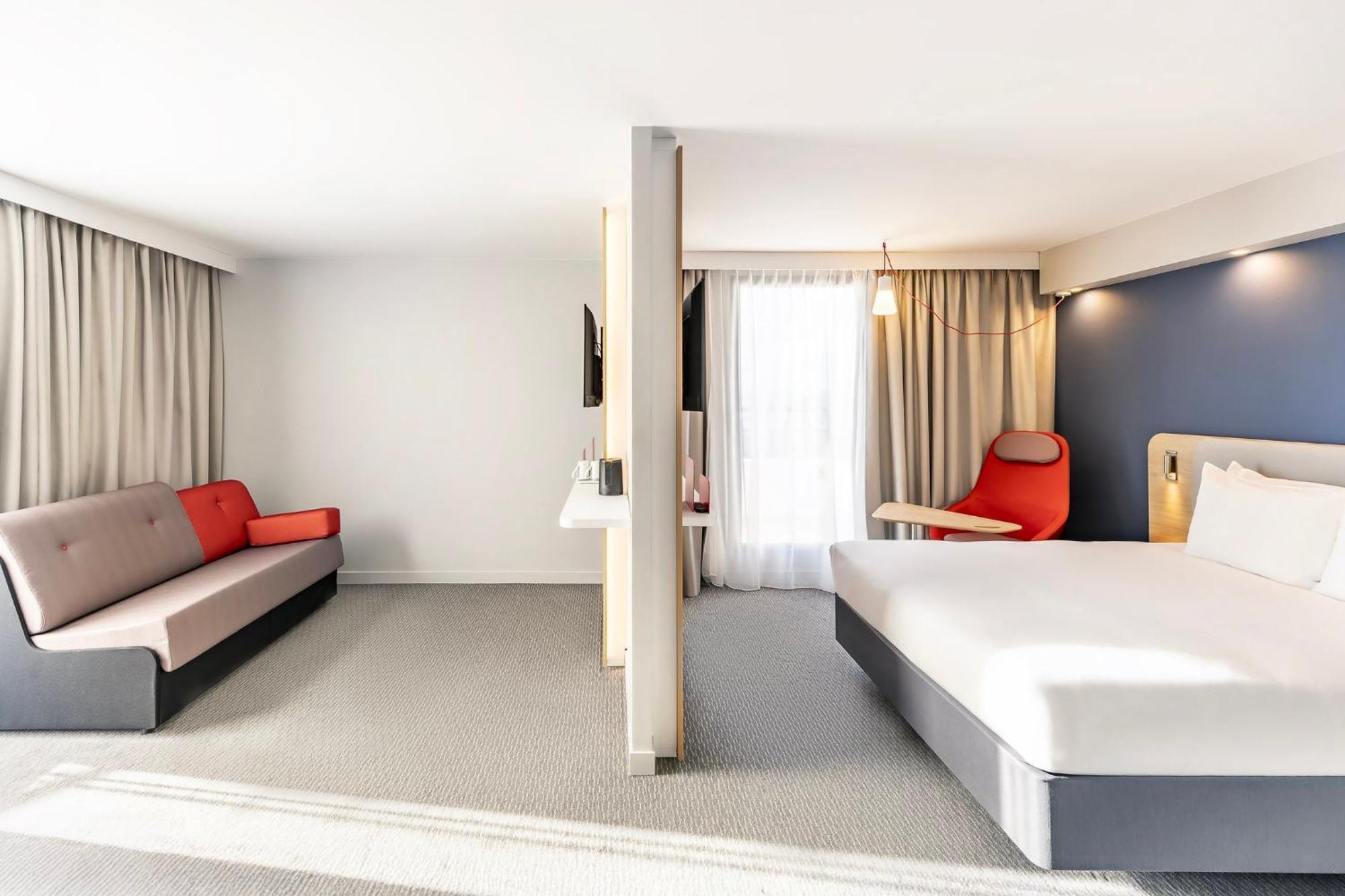 Holiday Inn Express Paris - Poissy By Ihg Eksteriør bilde