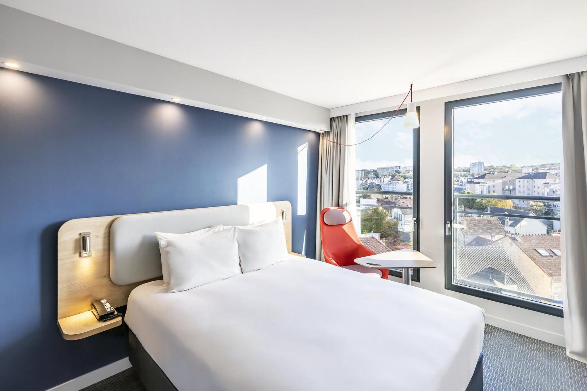 Holiday Inn Express Paris - Poissy By Ihg Eksteriør bilde