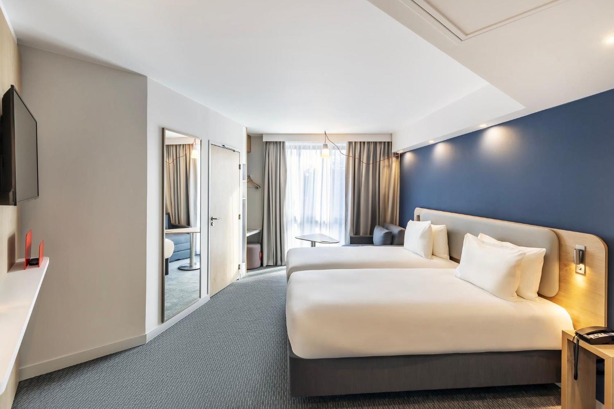 Holiday Inn Express Paris - Poissy By Ihg Eksteriør bilde