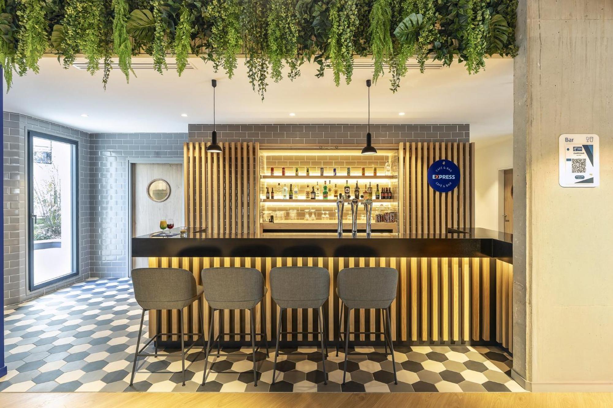 Holiday Inn Express Paris - Poissy By Ihg Eksteriør bilde