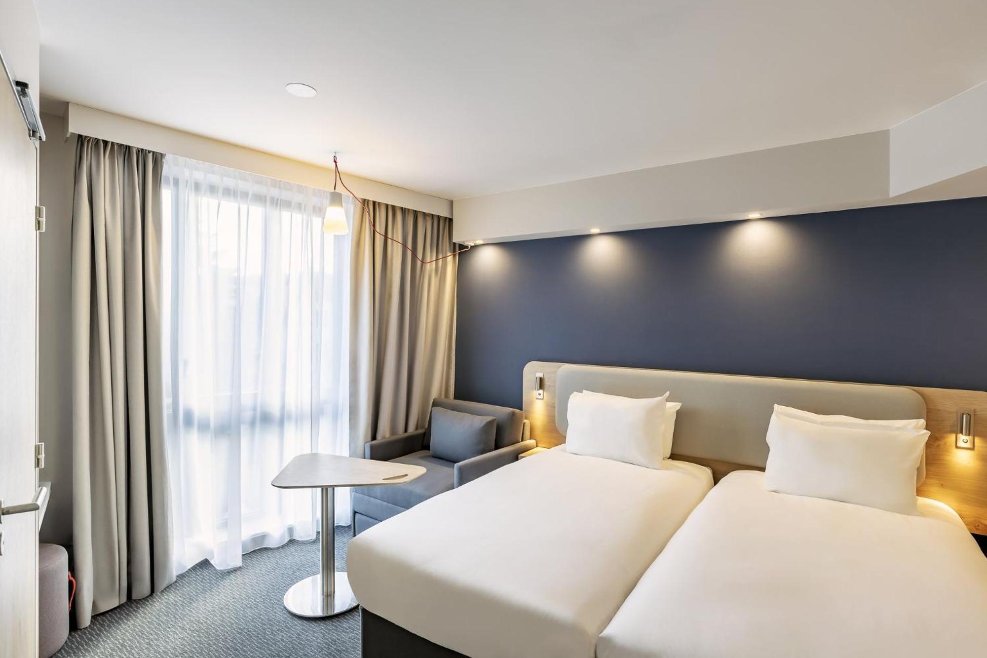Holiday Inn Express Paris - Poissy By Ihg Eksteriør bilde