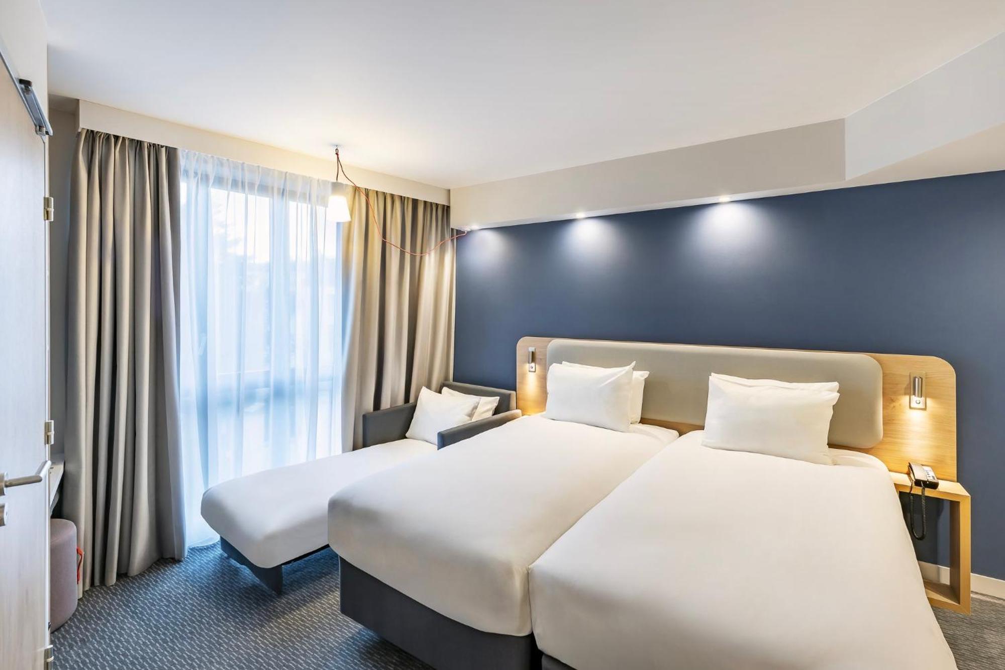 Holiday Inn Express Paris - Poissy By Ihg Eksteriør bilde