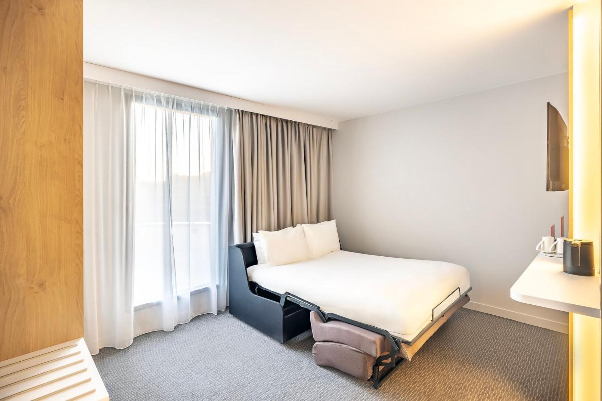 Holiday Inn Express Paris - Poissy By Ihg Eksteriør bilde