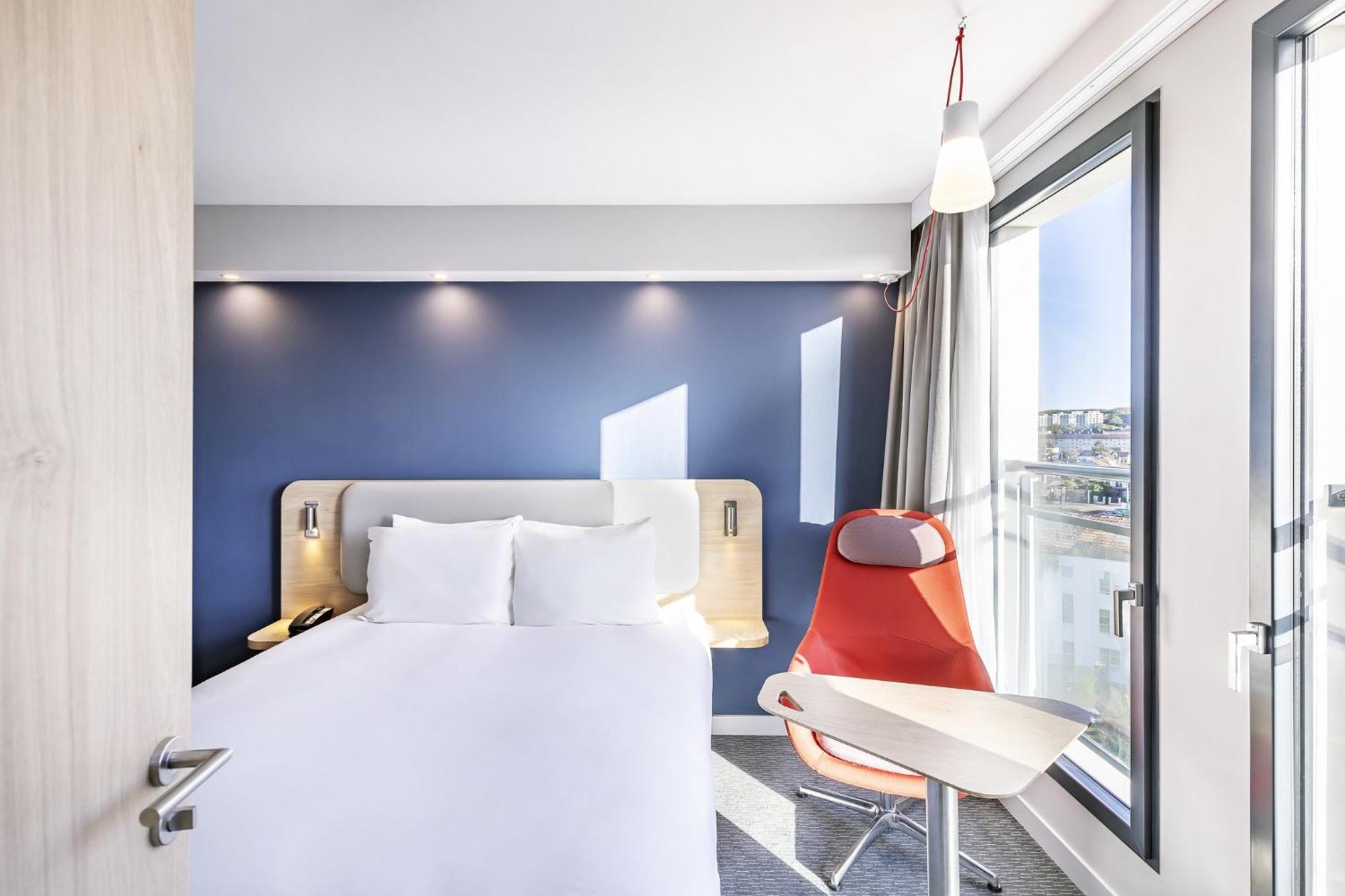 Holiday Inn Express Paris - Poissy By Ihg Eksteriør bilde