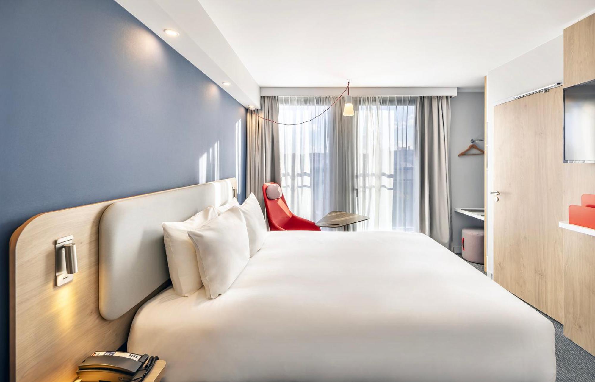 Holiday Inn Express Paris - Poissy By Ihg Eksteriør bilde
